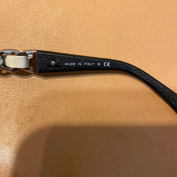 Chanel eyeglass black and white leather - Picture 2 of 8